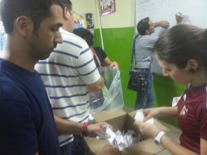 "Reconteo" o Verificación Ciudadana de las constancias de votación, al final de la jornada electoral. / Foto: Carlo Magno Salcedo