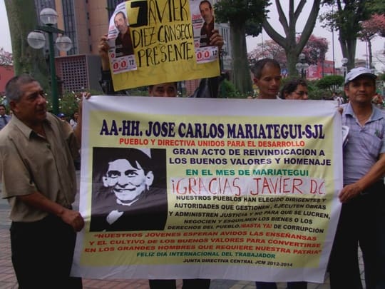Gente de diversos lugares llegó a rendir homenaje a Diez Canseco / Foto: VIlma Huertas (Spacio Libre)