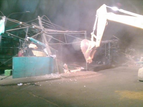 Palas mecánicas desmantelan puestos de La Parada / Foto: Municipalidad de Lima